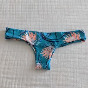 Midori protea bottom